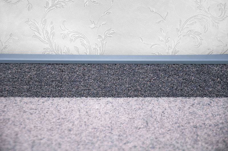 Плинтус для ковролина "Korner" Listwa графит (2500*13,8*50 мм) — купить в Таганроге