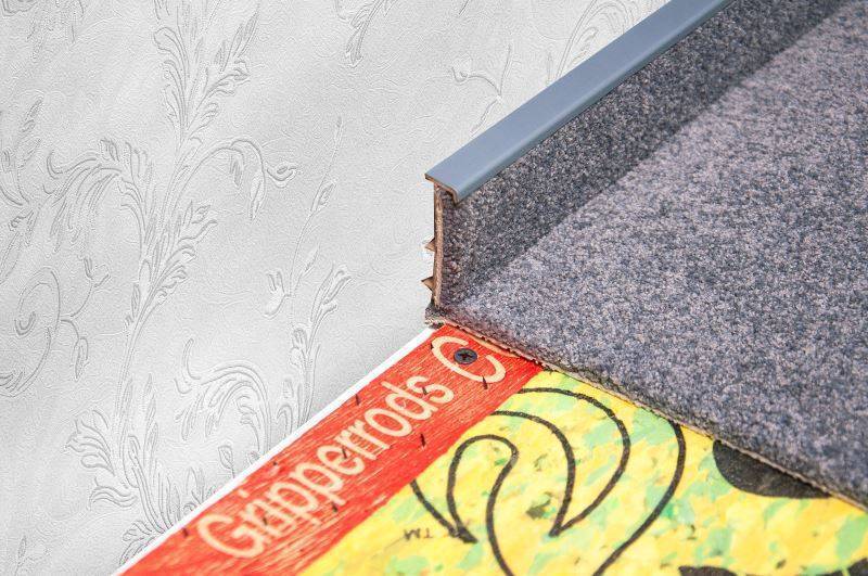 Плинтус для ковролина "Korner" Listwa графит (2500*13,8*50 мм) — купить в Таганроге