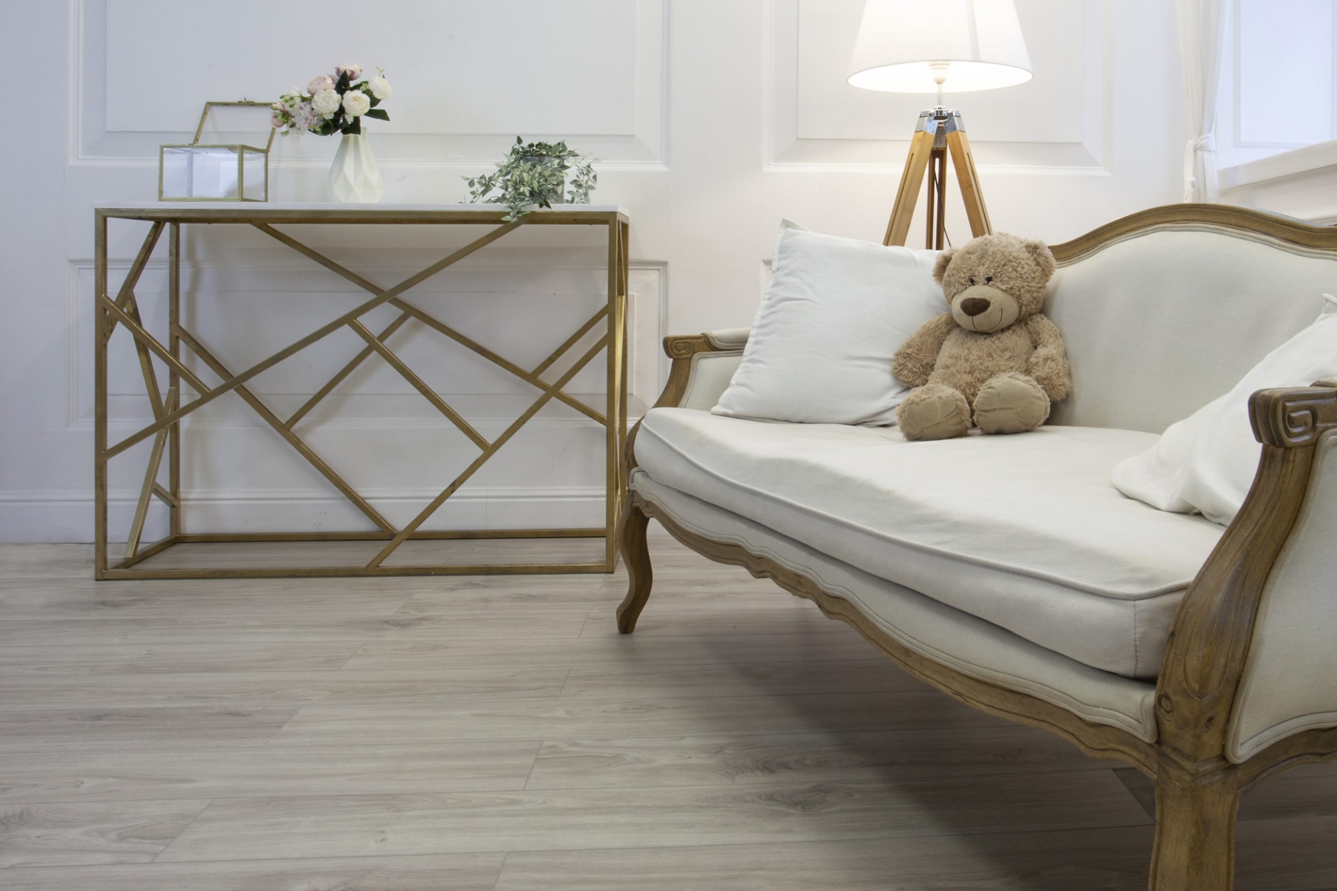 Усовершенствованная кварц-виниловая плитка «Damy Floor» Дуб Белый (1227*187*2,5 мм) — купить в Таганроге